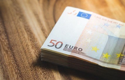 Lainaa 15000 euroa netistä, pankista tai lainanvälittäjiltä
